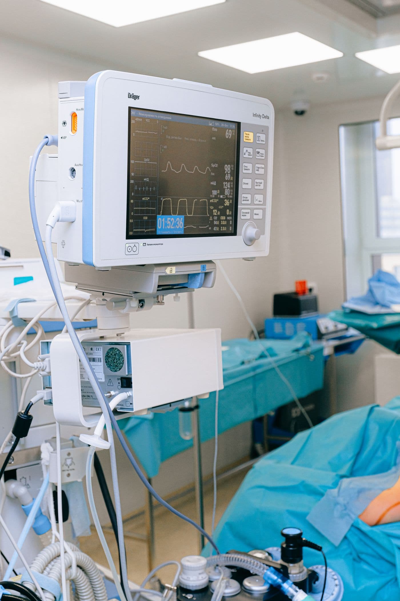 Patient monitor di ruang perawatan